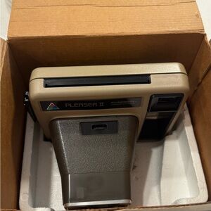 Kodamatic Pleaser II Instant Camera